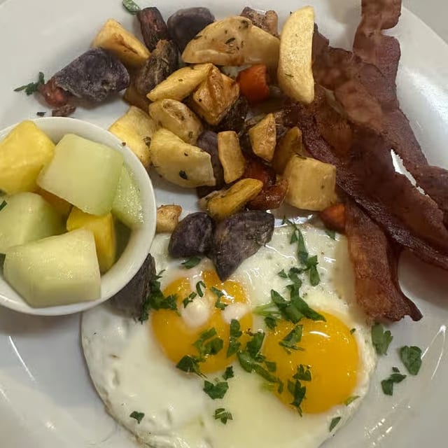 Two eggs brunch.